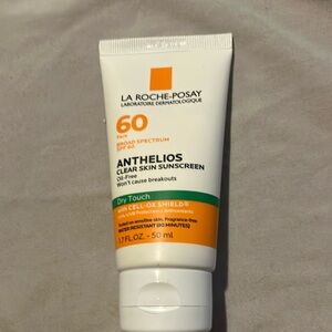 NEW LA ROCHE POSAY ANTHELIOS CLEAR SKIN SUNSCREEN SPF60 dry touch